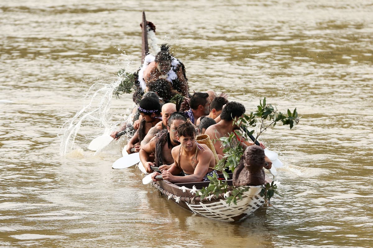 UGoyEqF2
